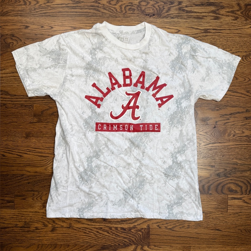 Russell Athletic White, Gray, and Crimson Short Sleeve Alabama Graphic T-Shirt M